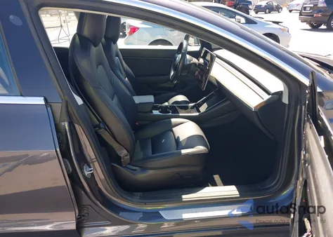 2018 Tesla Model 3 Long Range/Performance z USA, uszkodzony, nr VIN 5YJ3E1EB8JF113048